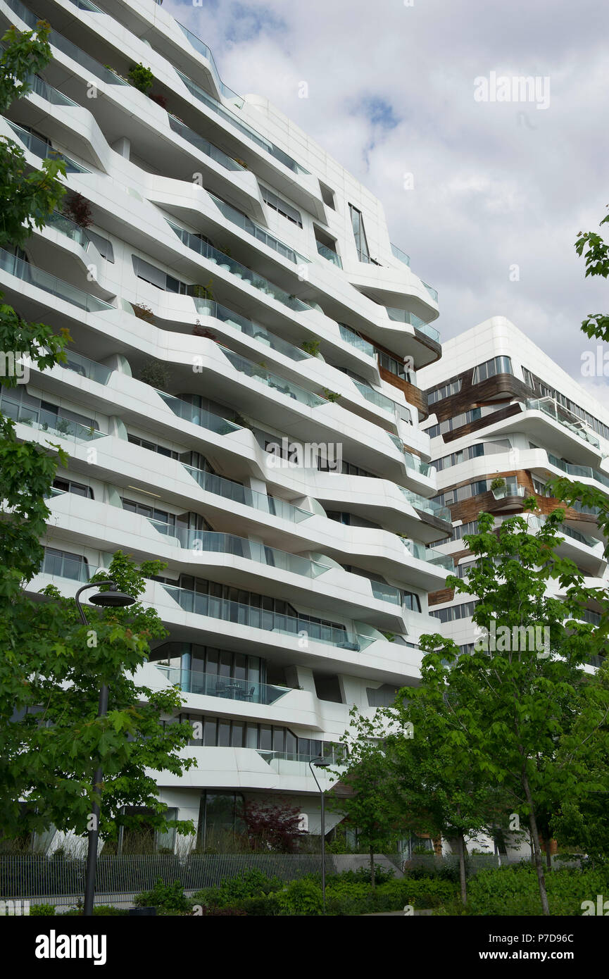 L'Europa. L'Italia. Lombardia. Milano. Grattacielo nel quartiere di Citylife, residence Progettato da Zaha Hadid Foto Stock