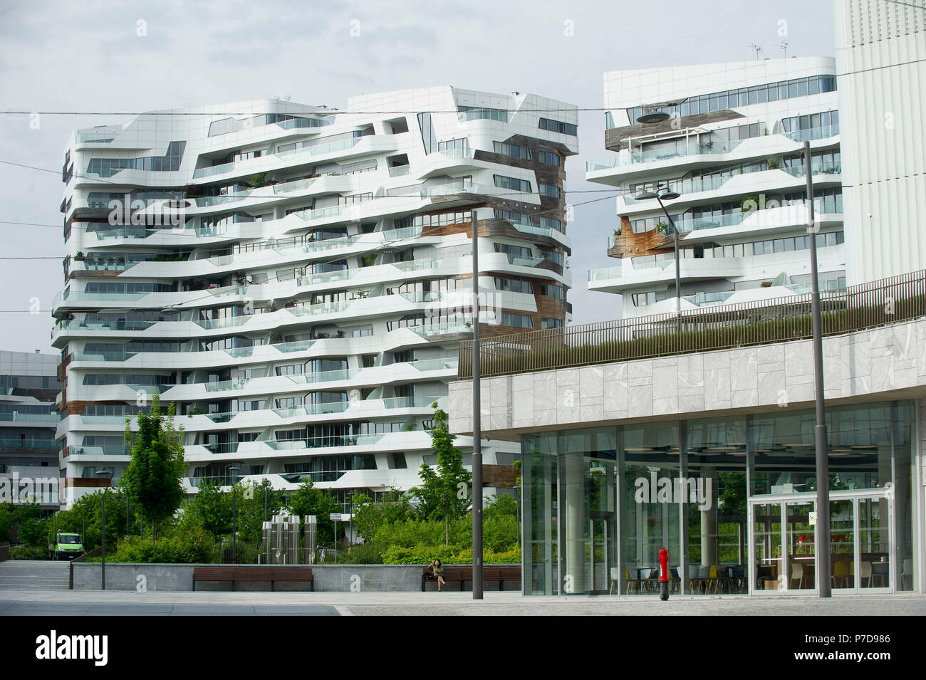 L'Europa. L'Italia. Lombardia. Milano. Grattacielo nel quartiere di Citylife, residence Progettato da Zaha Hadid Foto Stock