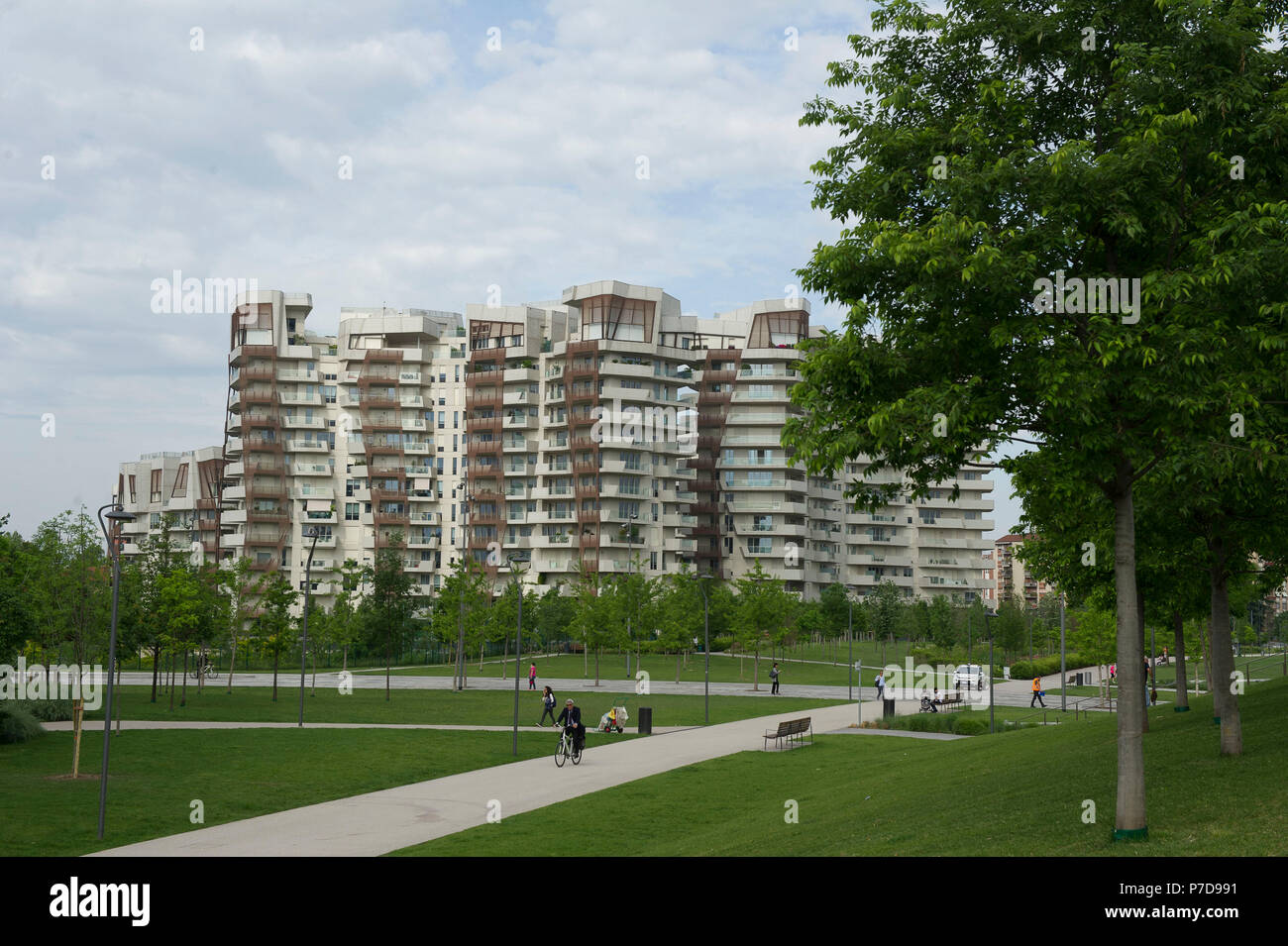 L'Europa. L'Italia. Lombardia. Milano. Grattacielo nel quartiere di Citylife, residence Progettato da Zaha Hadid Foto Stock