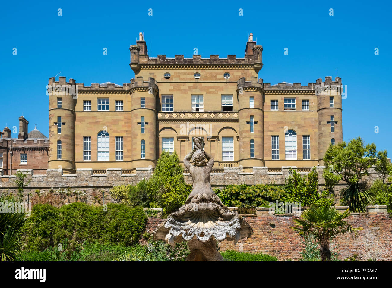 Vista di Culzean Castle nello Ayrshire, in Scozia, Regno Unito Foto Stock
