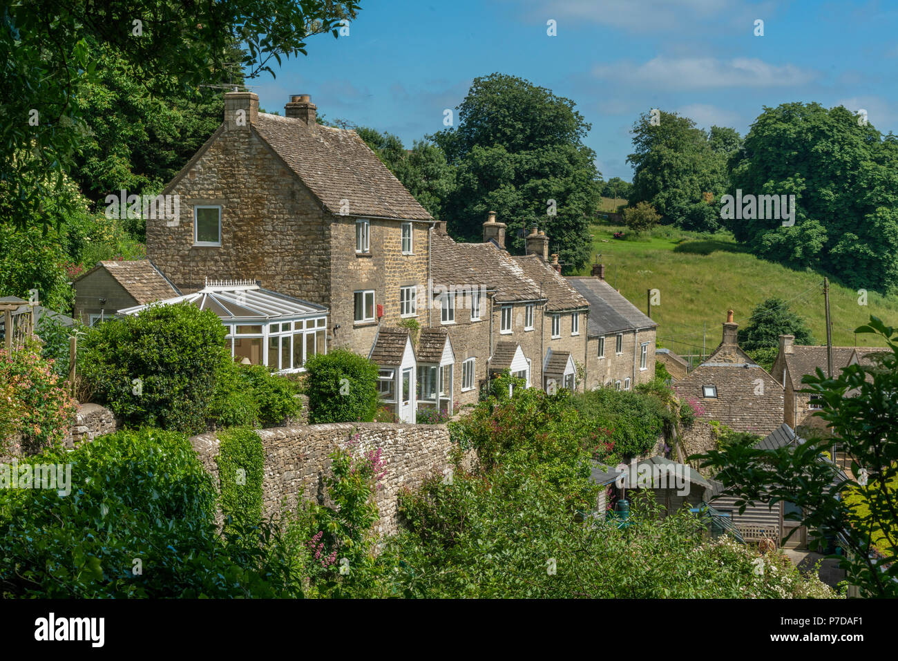 Cotswold case in pietra nel villaggio di Minchinhampton, Gloucestershire, Regno Unito Foto Stock