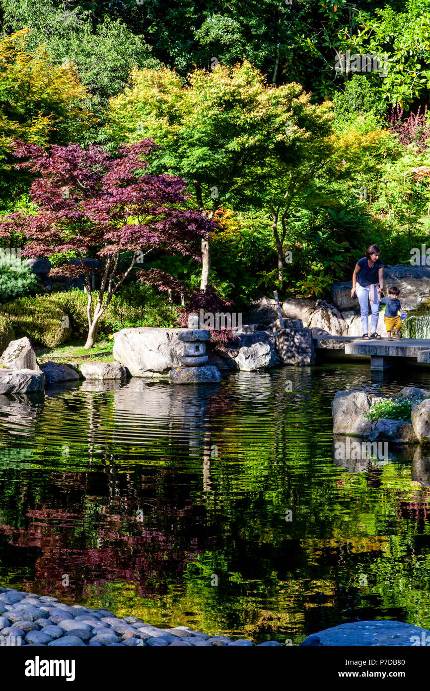 Il protocollo di Kyoto in giardino, Holland Park, London, Regno Unito Foto Stock