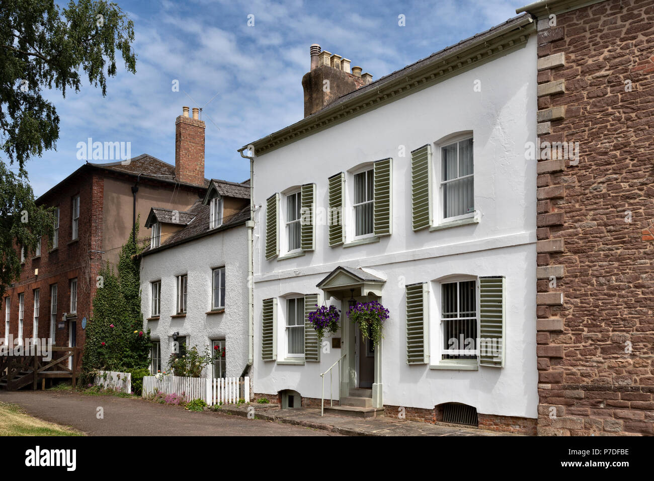 Ross-on-Wye, Herefordshire, Inghilterra. Elegante casa, di fronte a Santa Maria la Chiesa Parrocchiale, Foto Stock