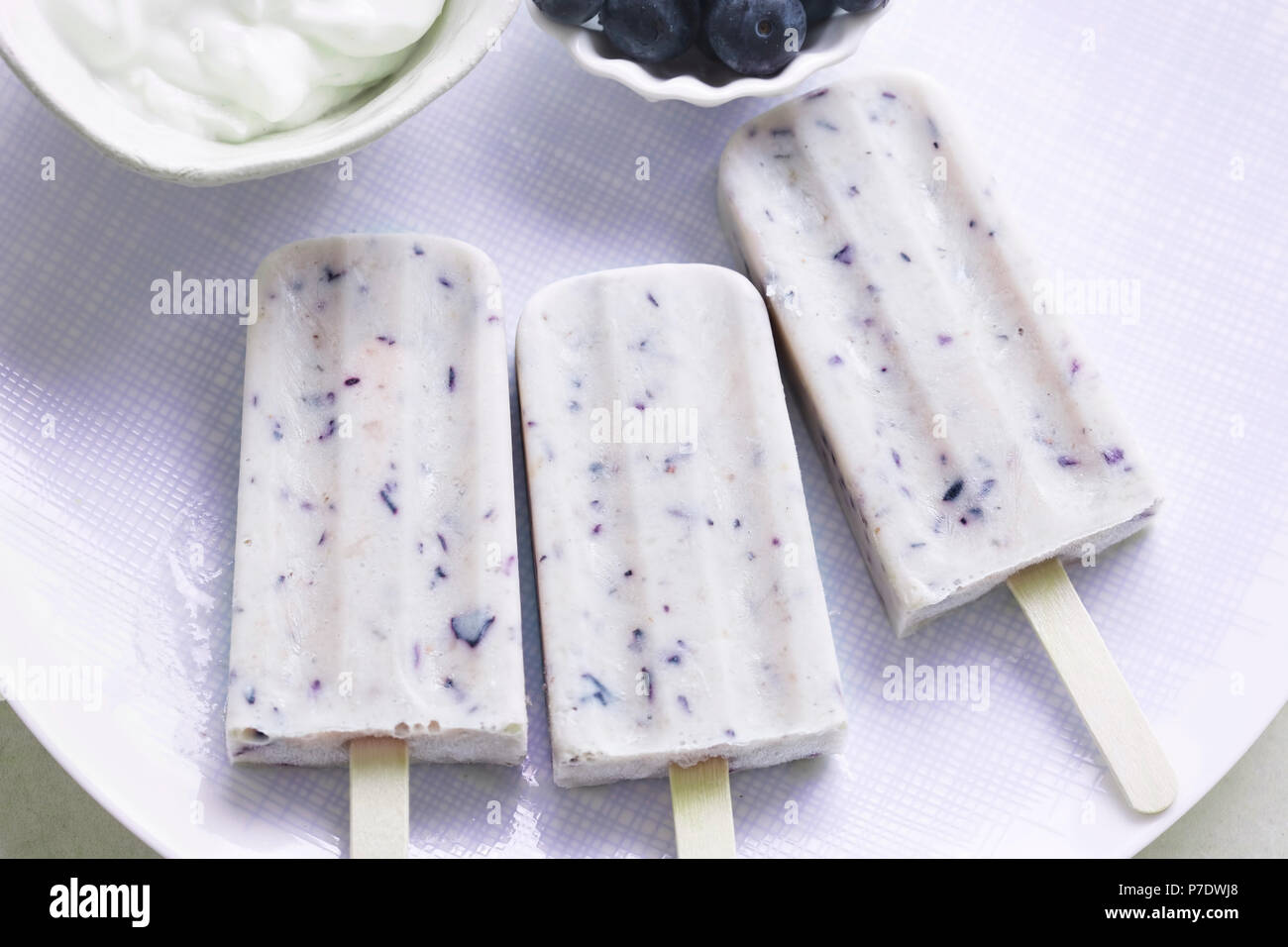 Mirtillo yogurt gelato popsicles Foto Stock