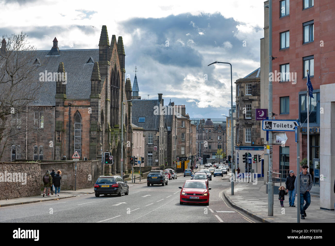 Edimburgo, Scozia - Aprile 2018: edificio storico di Dar Al-Arqam moschea musulmana e benessere House Edimburgo su Lauriston Place, Edimburgo, Regno Unito Foto Stock