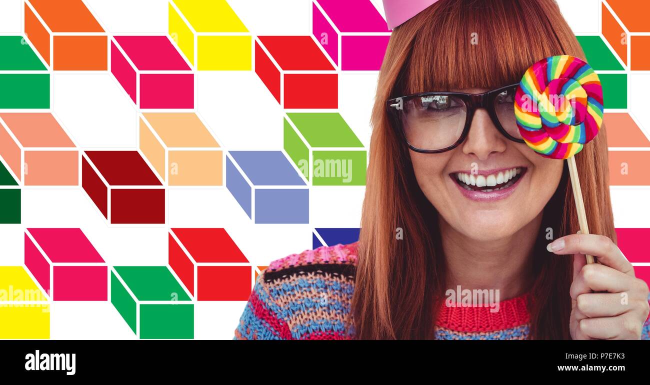 Donna felice azienda lollipop con colorati modello geometrico Foto Stock