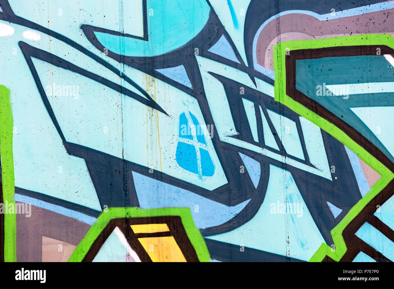 MINSK, Bielorussia - 13 Aprile 2018: frammento di bright street art graffiti sulle mura della città Foto Stock