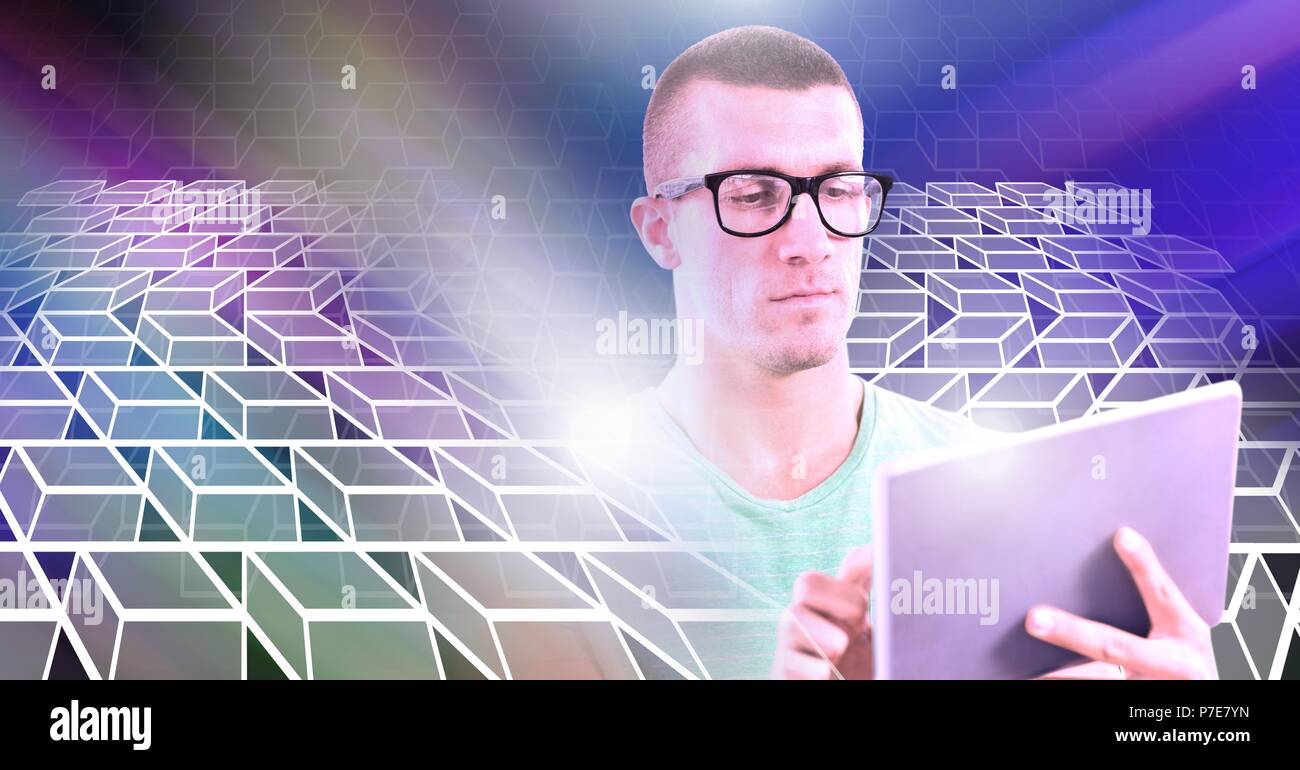 Uomo con tavoletta con transizione geometrica Foto Stock