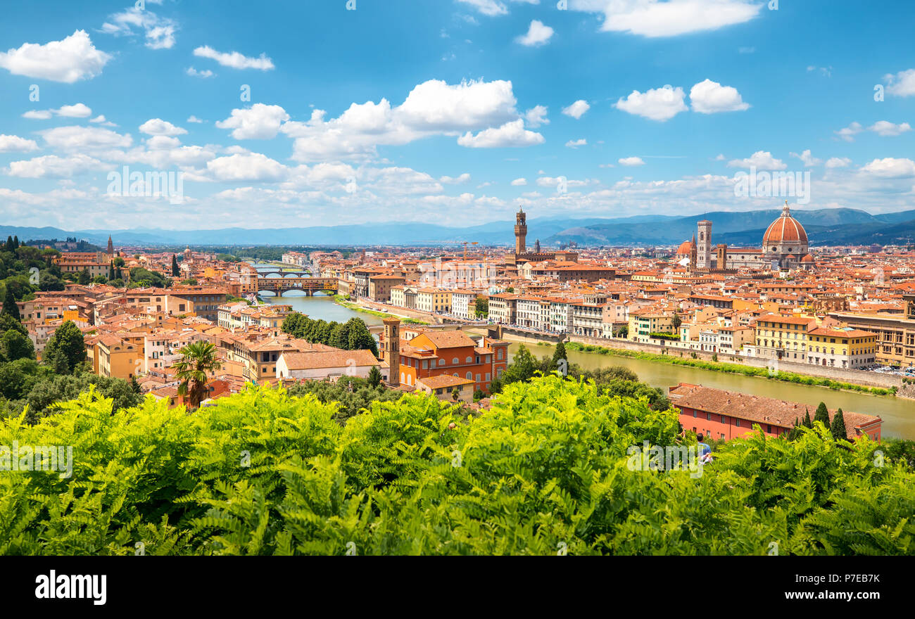 Orizzonte di Firenze in una giornata di sole. Punto di riferimento dell'Italia. Foto Stock