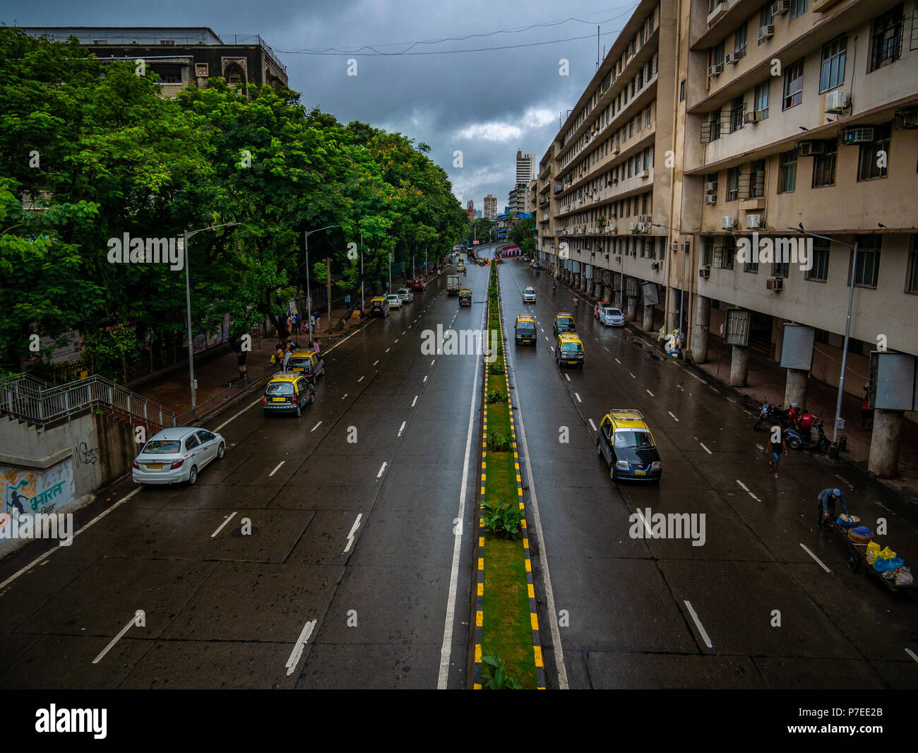 MUMBAI, India - 24 Giugno 2018 : strade vuote con nessun traffico al CST Mumbai durante i giorni di pioggia. Foto Stock