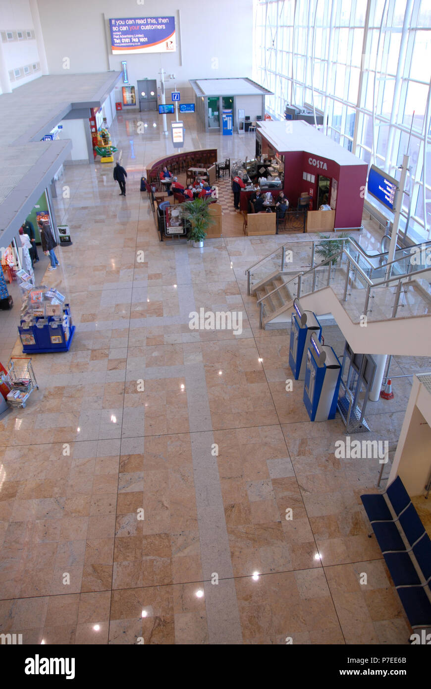 La mattina presto vuoto check-in lounge all'aeroporto di Doncaster Sheffield, precedentemente denominato l'Aeroporto Robin Hood Doncaster Sheffield, Foto Stock