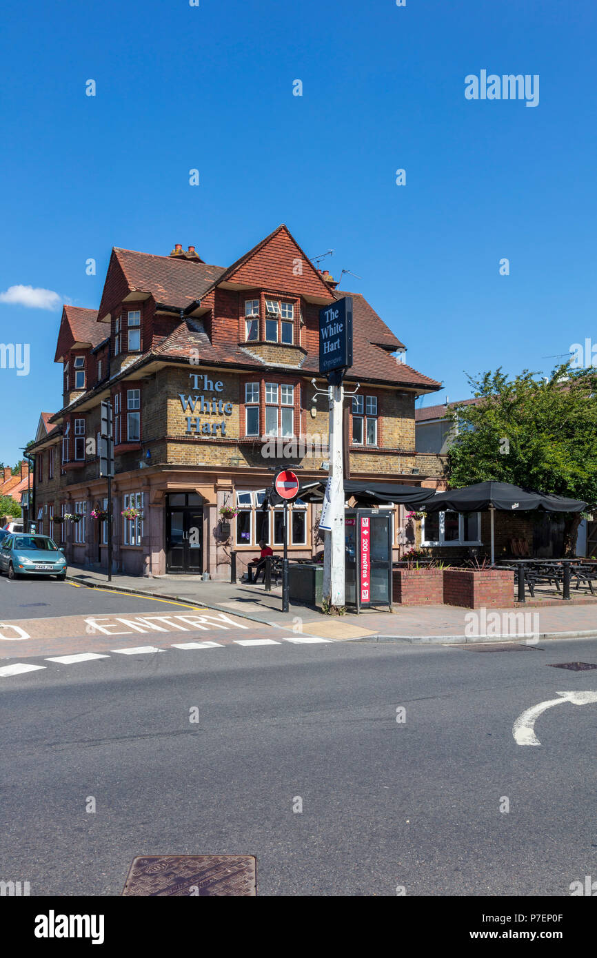 Il White Hart public house su Orpington High Street, London, Regno Unito Foto Stock