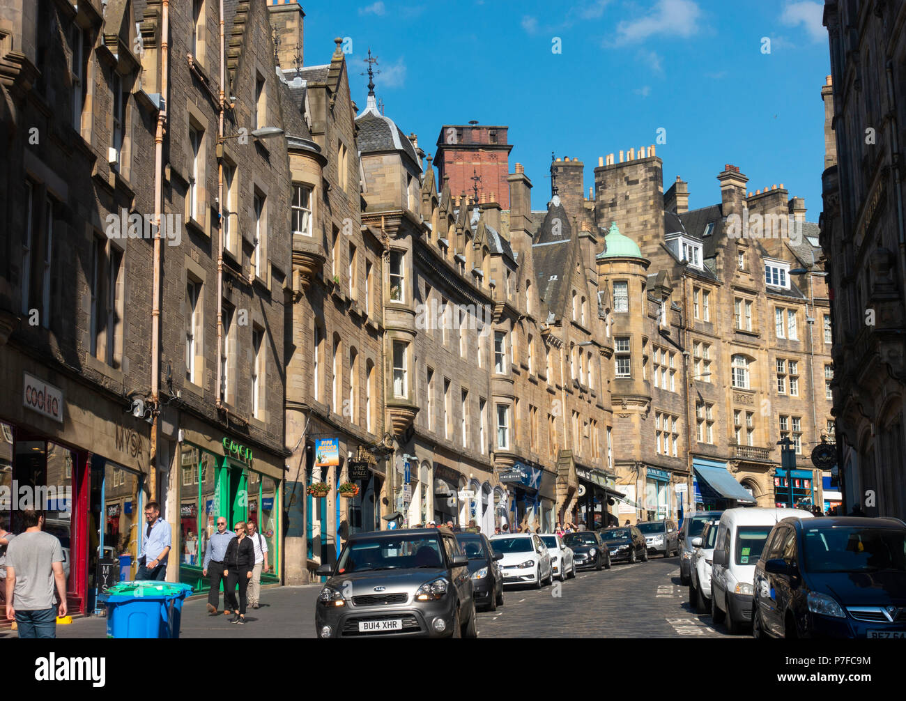 Vista del centro storico di Cockburn Street nella Città Vecchia di Edimburgo, Scozia, Regno Unito Foto Stock