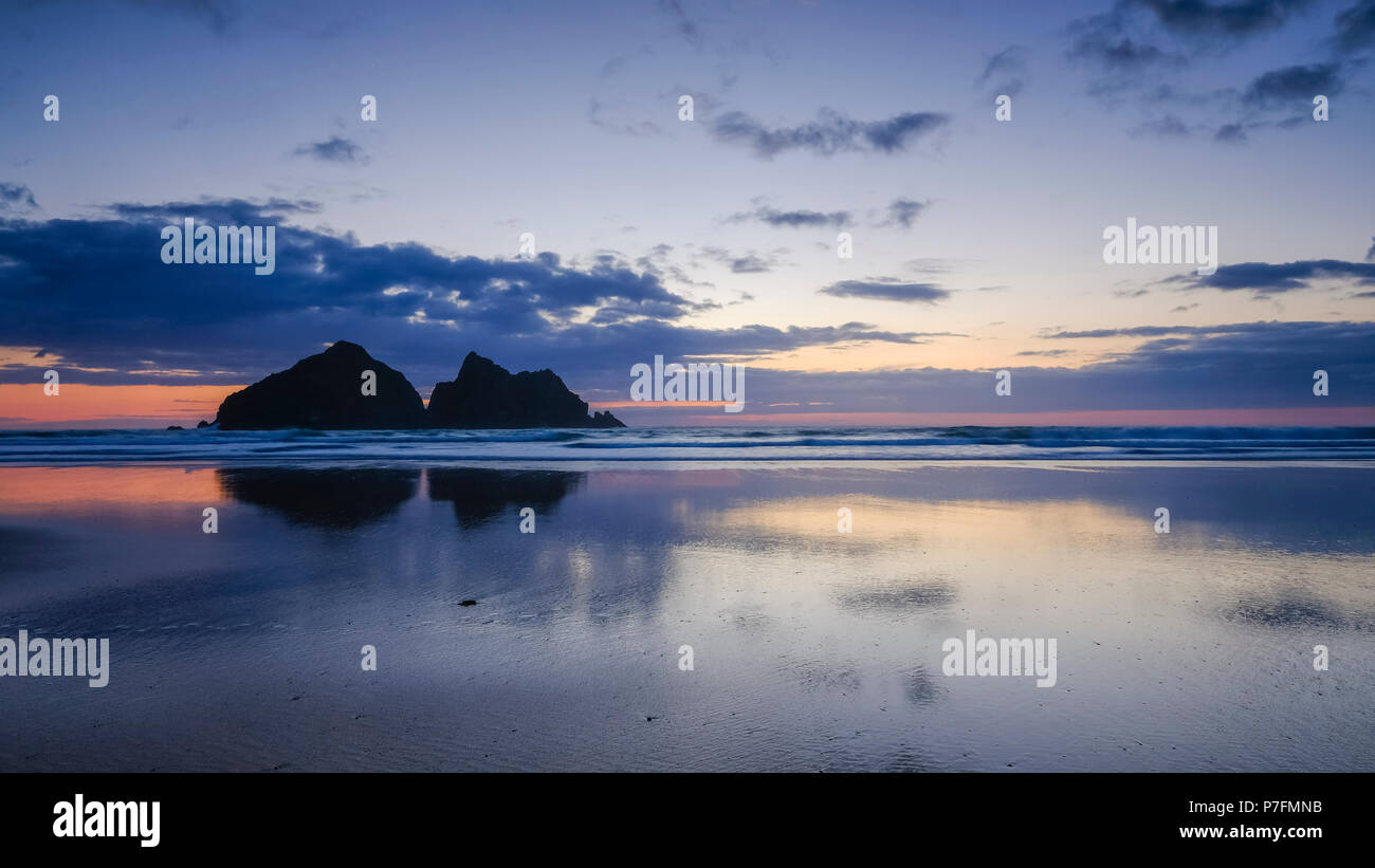 Tramonto con nuvole, Holywell Beach, Holywell Bay, vicino a Newquay, Cornwall, Gran Bretagna Foto Stock