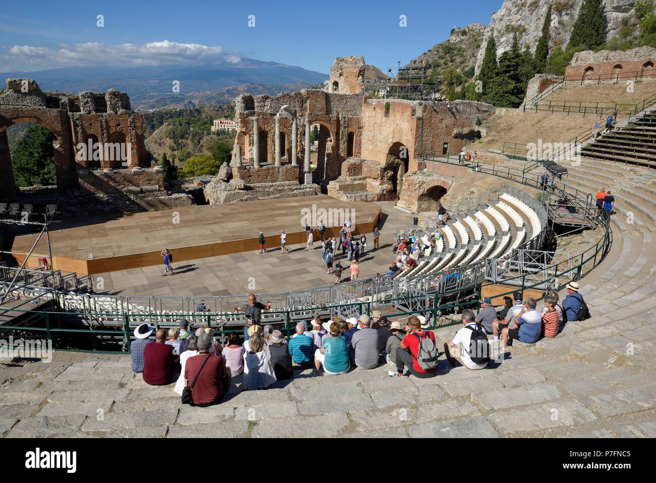 Teatro Greco a partire dal III secolo D.C. con una vista del vulcano Etna, Teatro Greco, Taormina, provincia di Messina, Sicilia, Italia Foto Stock