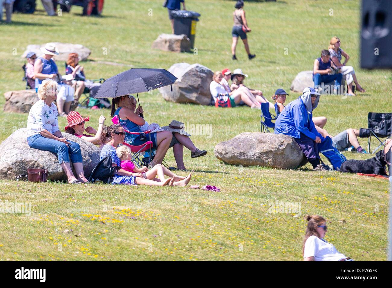 Wroughton, UK. Il 5 luglio 2018. Dressage spettatori al sole.St James Place Barbury Horse Trials. Horse Trials. Horse Trials. Dressage. Barbury Castle. Wroughton. Somerset. Regno Unito. Giorno 1. 05/07/2018. Credito: Sport In immagini/Alamy Live News Foto Stock