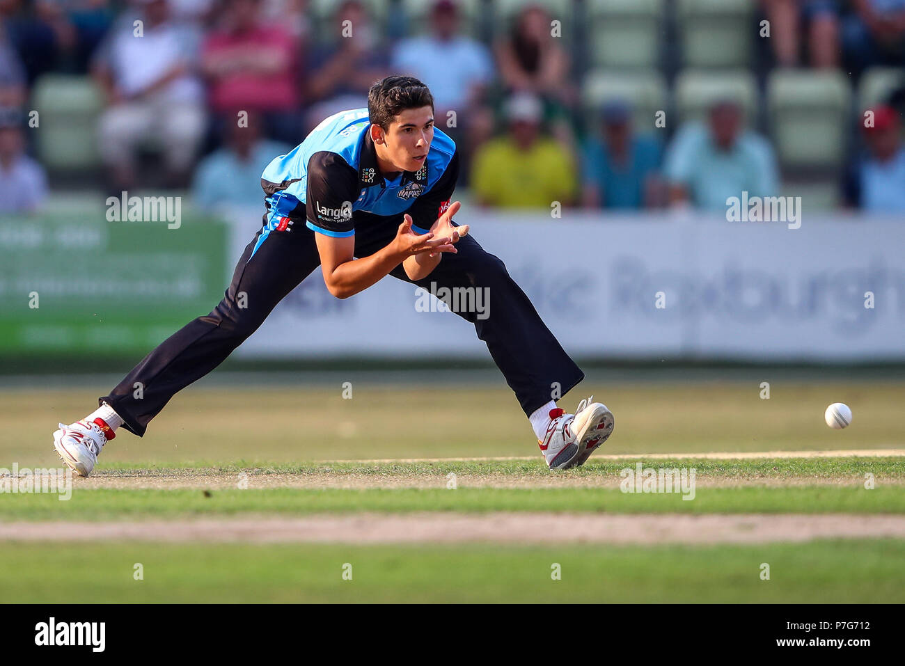 Blackfinch New Road, Worcester, Regno Unito. 6 Luglio, 2018. La vitalità di Blast cricket, Worcestershire Rapids versus Birmingham porta; Pat Brown del Worcestershire Rapids campi il credito a sfera: Azione Plus sport/Alamy Live News Foto Stock