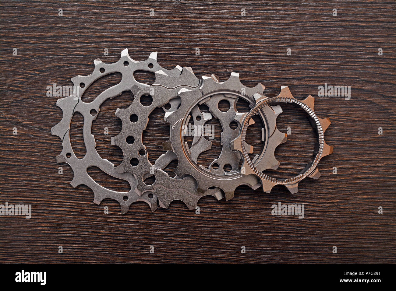Gli ingranaggi della bicicletta su legno Foto Stock