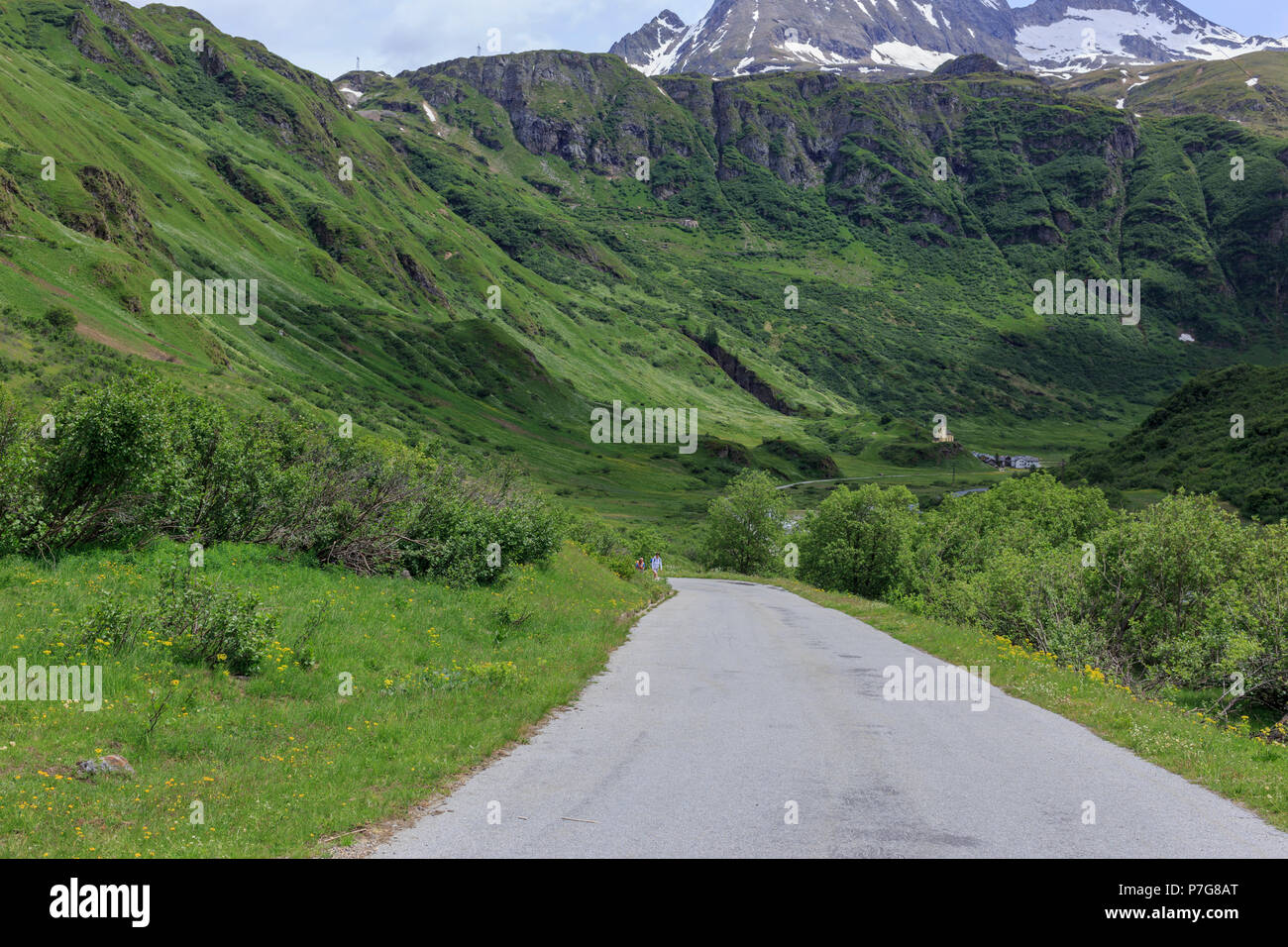 Una strada in montagna Foto Stock