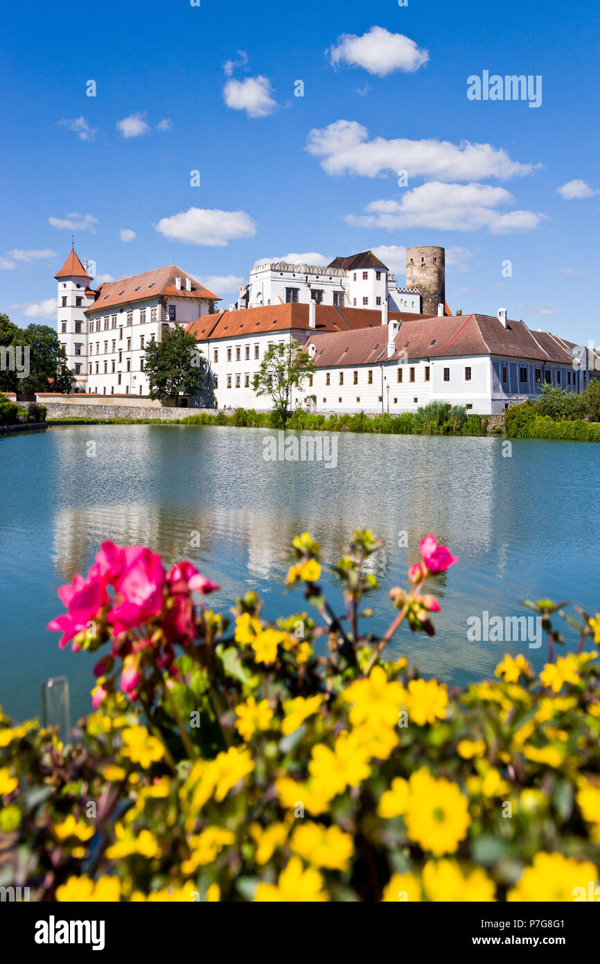 Renesanční statni hrad un zamek, rybnik Maly Vajgar, Jindrichuv Hradec, Jizni Cechy, Ceska republika / castello rinascimentale Jindrichuv Hradec, Maly Vajga Foto Stock