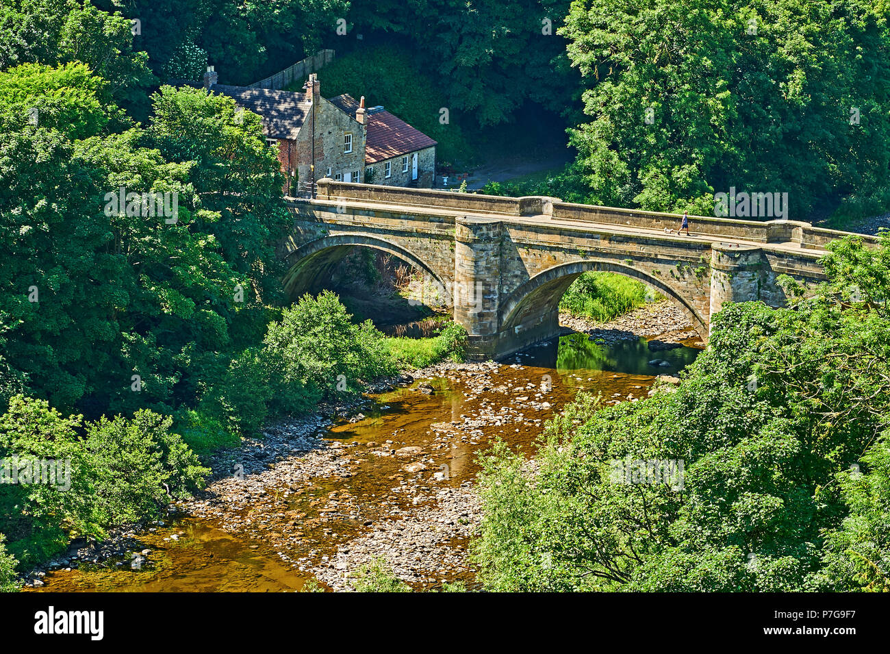 Storico ponte sul fiume Swale a Richmond, North Yorkshire Foto Stock