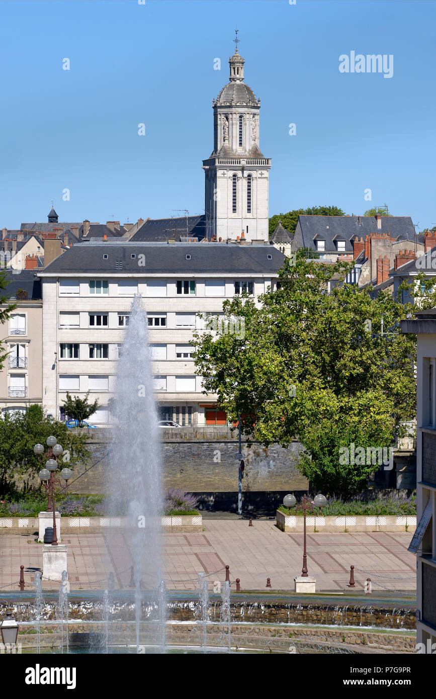 La Trinité Chiesa e getto di acqua in Angers nel Maine-et-Loire reparto, regione Pays de la Loire, in Francia occidentale circa 300 km (190 miglia) di sud-wes Foto Stock