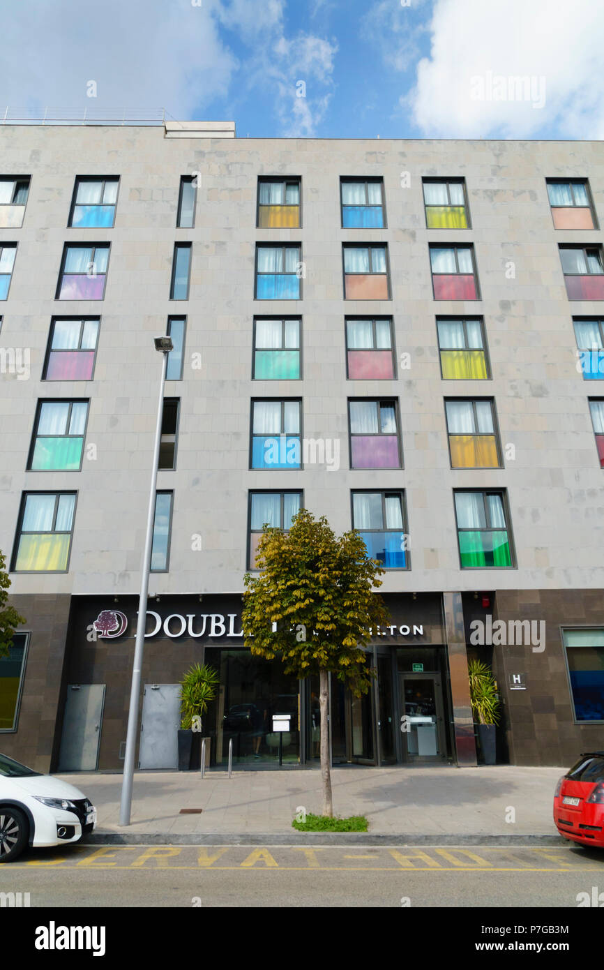 Girona, nella regione della Catalogna, Spagna settentrionale - il Doubletree hotel Hilton. Foto Stock