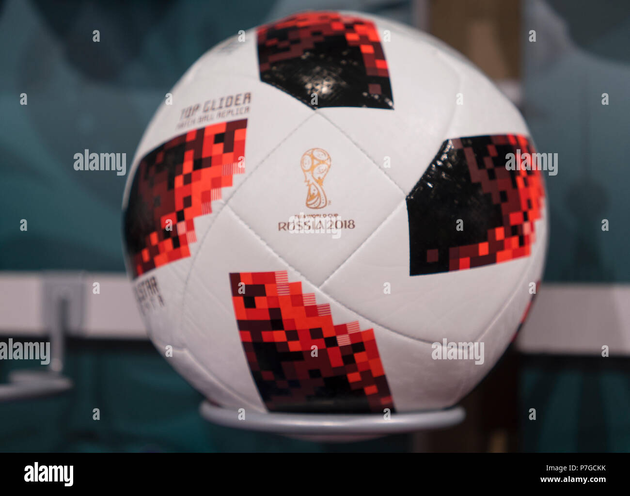 2 luglio 2018 Mosca, Russia la palla ufficiale per la Coppa del Mondo FIFA 2018 calcio giochi di spareggio Adidas Telstar Mechta Foto Stock