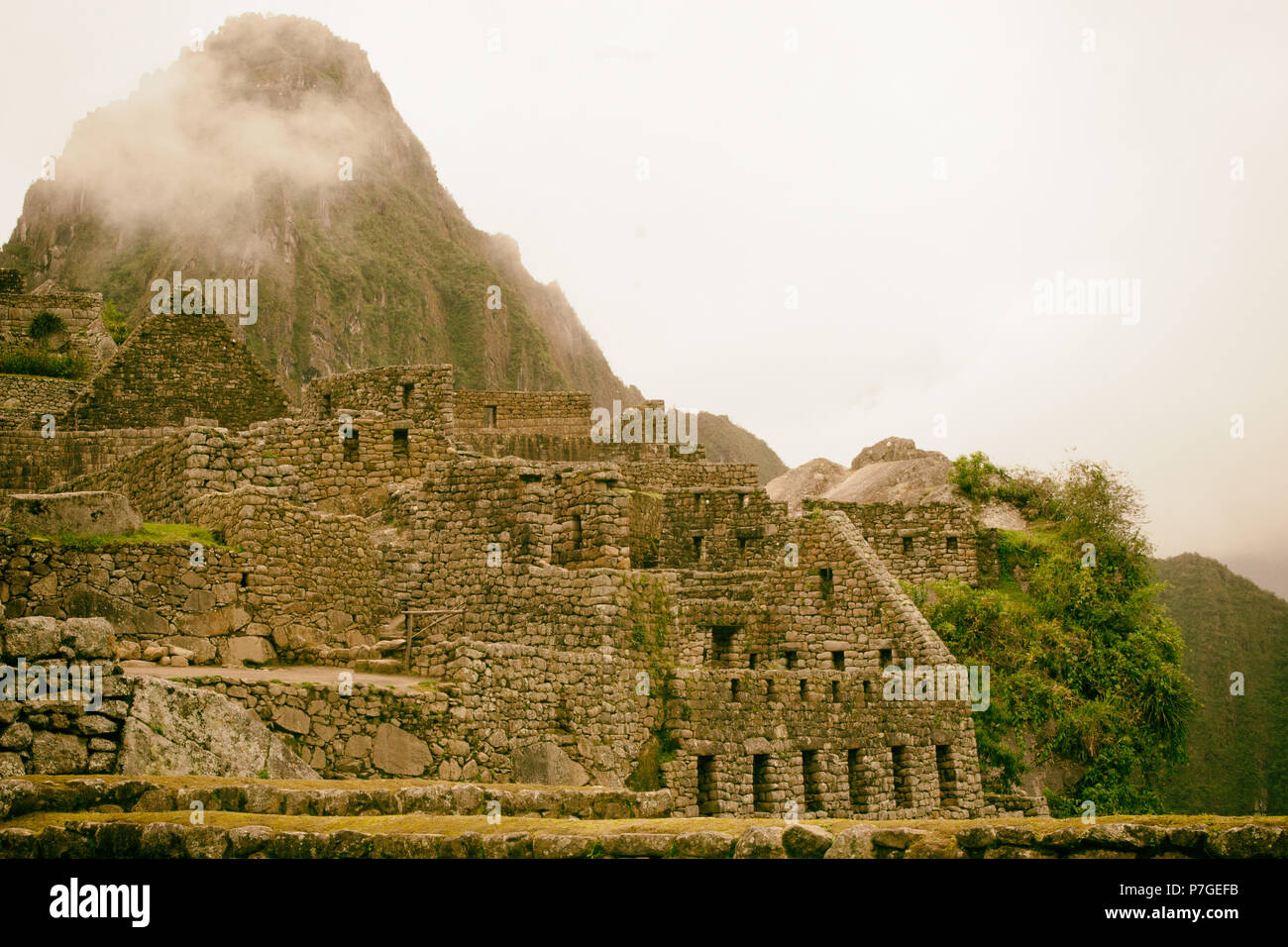 Rovine di Machu Picchu antica città perduta nelle Ande natura. UNESCO - Sito Patrimonio dell'umanità. Il Perù. Sud America. N. persone. Foto Stock