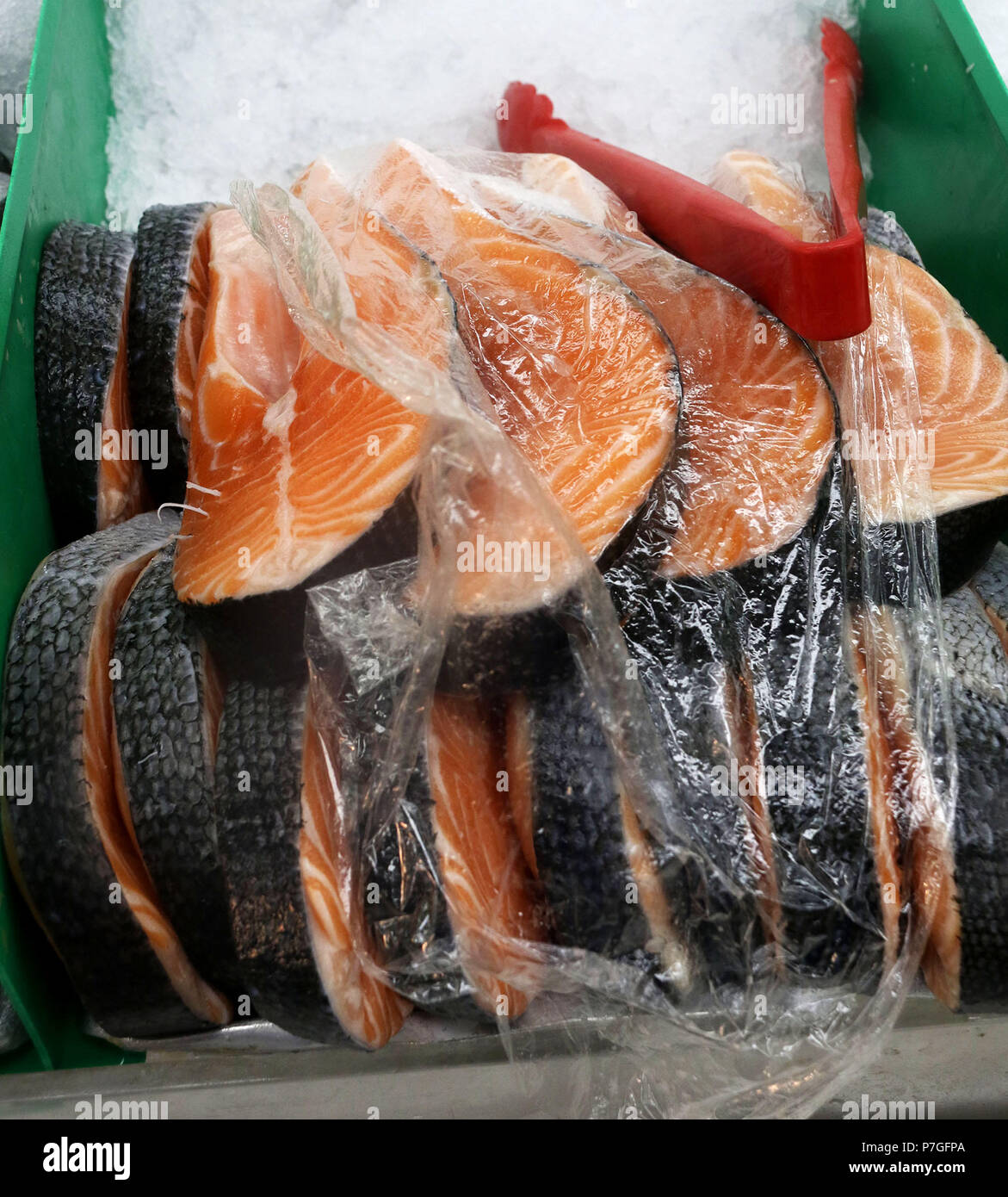 Filetti di Salmone al mercato del pesce Foto Stock