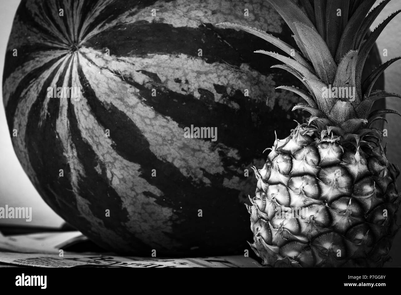 Enorme anguria e una succosa ananas fresco dalla fattoria, cresciuto in Giamaica Foto Stock