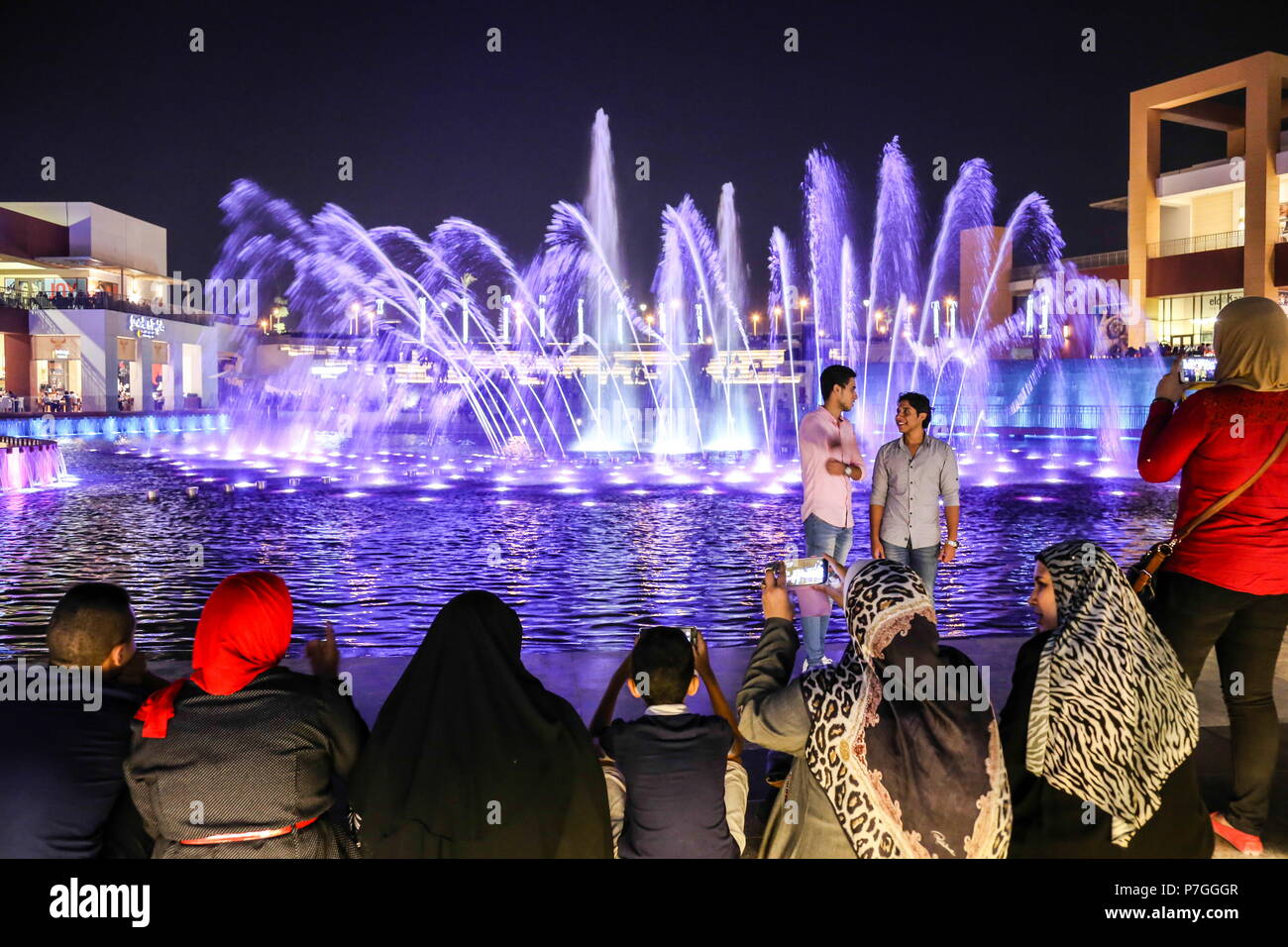 Il Cairo, Egitto - 28 agosto 2014: nella città satellite di Nuova Cairo, Egitto, al Cairo Festival City è ora la zona è meta ideale per lo shopping, d Foto Stock