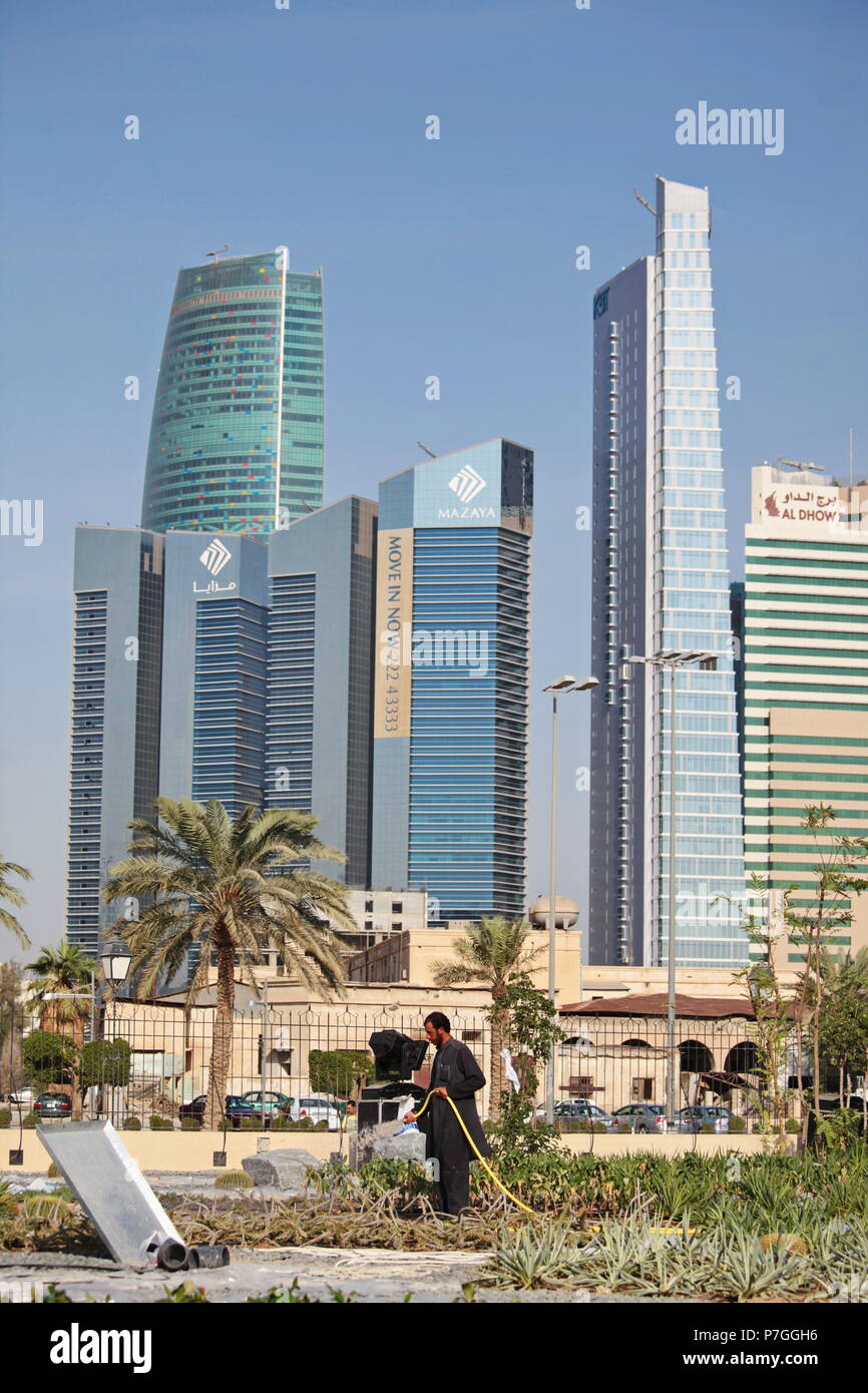 KUWAIT CITY, Kuwait - 12 Novembre 2013: Skyline di Kuwait City, Medio Oriente Foto Stock