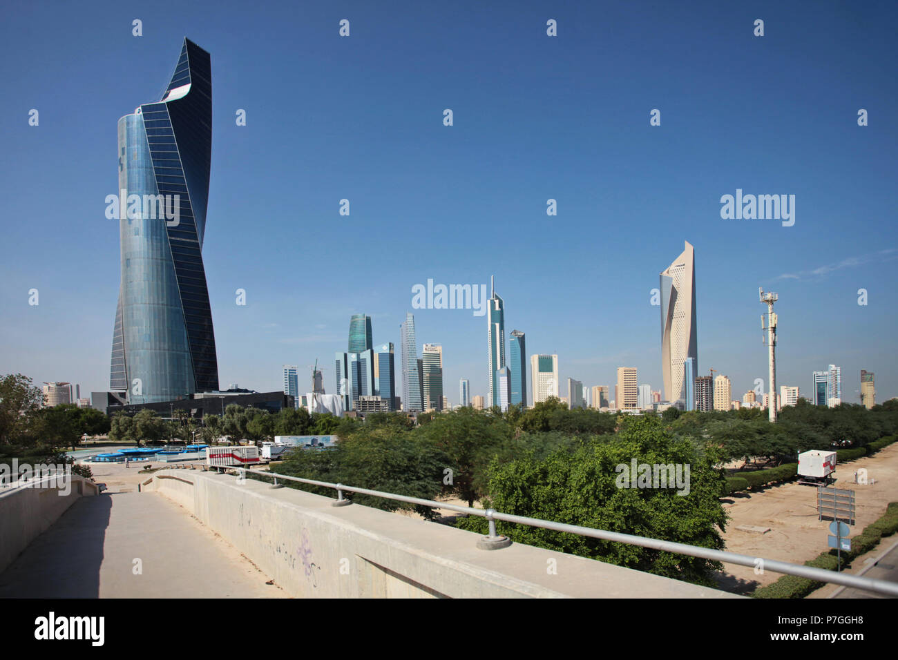 KUWAIT CITY, Kuwait - 12 Novembre 2013: Skyline di Kuwait City, Medio Oriente Foto Stock