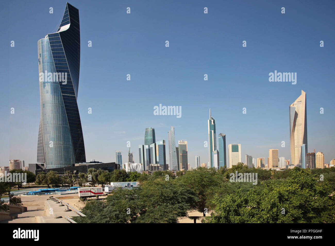 KUWAIT CITY, Kuwait - 12 Novembre 2013: Skyline di Kuwait City, Medio Oriente Foto Stock