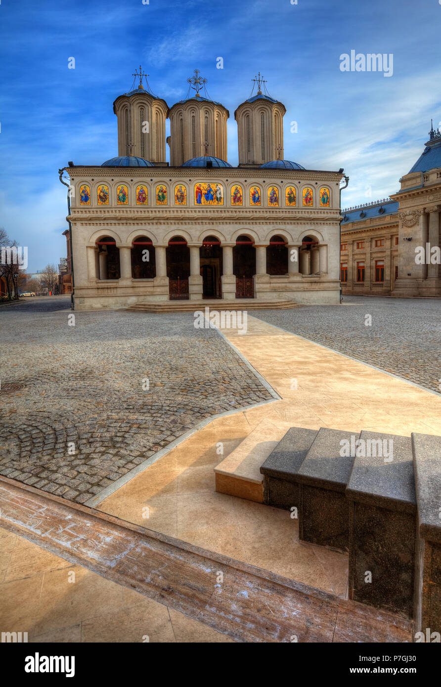 Famoso religiosa chiesa patriarcale di Bucarest, edificio spirituale di Cristiani Ortodossi, la più bella cattedrale della Romania Foto Stock
