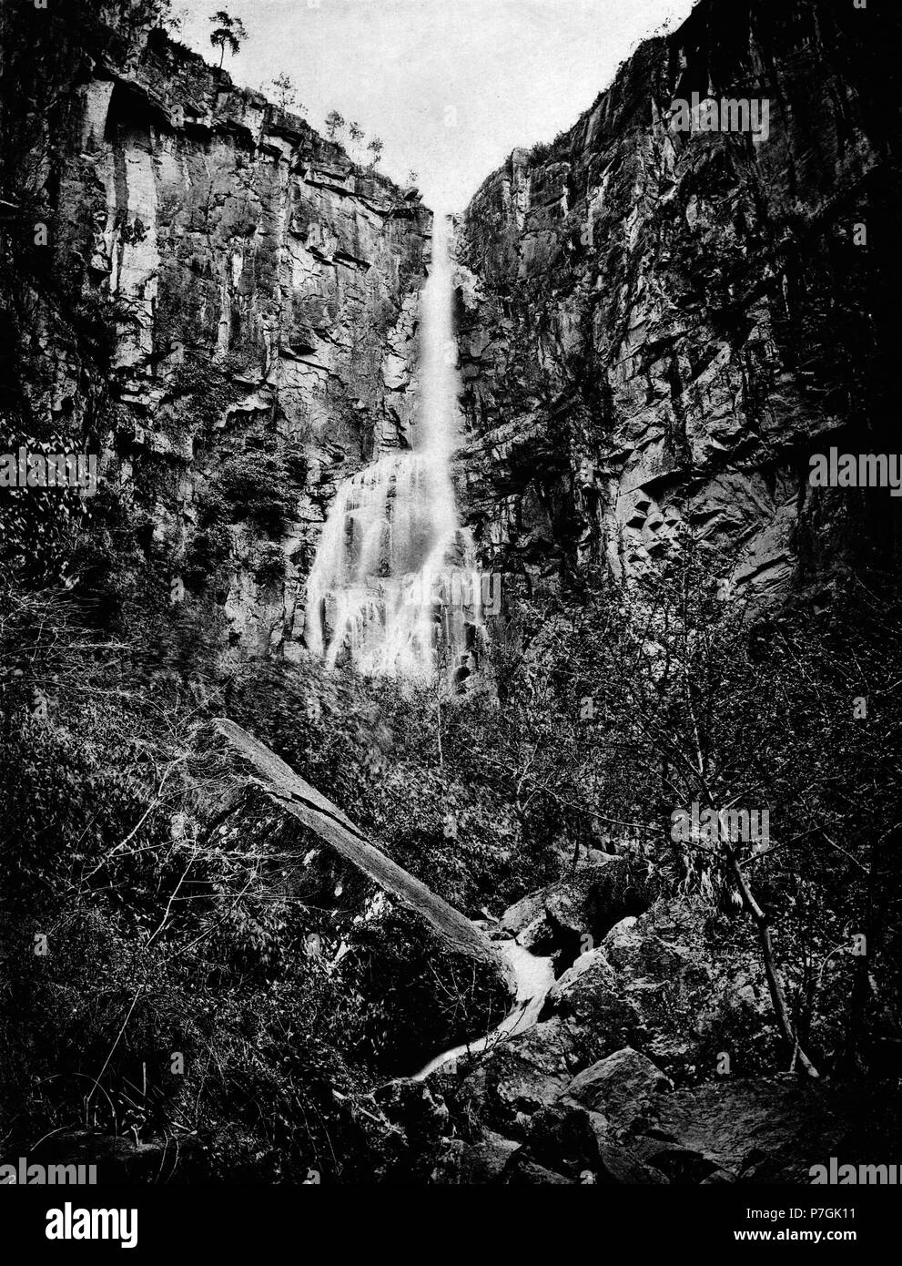 N/A. N/A 398 cascata, valle innevata Foto Stock