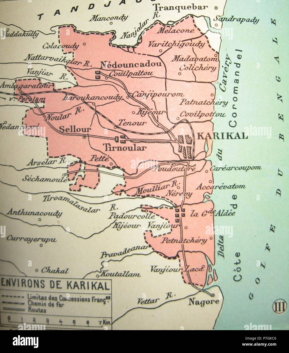 Français : Territoire de Karikal à quelque 80 km au sud de Pondichéry, Côte du Coromandel. Deuxième en importanza des cinq 'comptoirs de l'Inde". Aujourd'hui, Karikal onu est des quatre distretti du il territorio dell' Unione di Puducherry. Carte contenue dans l'Atlas colonial français, 1931. Inglese: territorio di Karikal circa 80 km a sud di Pondicherry sulla costa di Coromandel. Karikal, il secondo in importanza dei cinque territori francesi di India, è ora uno dei quattro distretti del territorio dell'Unione europea di Puducherry. pubblicato in Atlas colonial français, 1931. Il 25 febbraio 2014, 15:37:36 228 Karika Foto Stock Français : Territoire de Karikal à quelque 80 km au sud de Pondichéry, Côte du Coromandel. Deuxième en importanza des cinq 'comptoirs de l'Inde". Aujourd'hui, Karikal onu est des quatre distretti du il territorio dell' Unione di Puducherry. Carte contenue dans l'Atlas colonial français, 1931. Inglese: territorio di Karikal circa 80 km a sud di Pondicherry sulla costa di Coromandel. Karikal, il secondo in importanza dei cinque territori francesi di India, è ora uno dei quattro distretti del territorio dell'Unione europea di Puducherry. pubblicato in Atlas colonial français, 1931. Il 25 febbraio 2014, 15:37:36 228 Karika Foto Stock