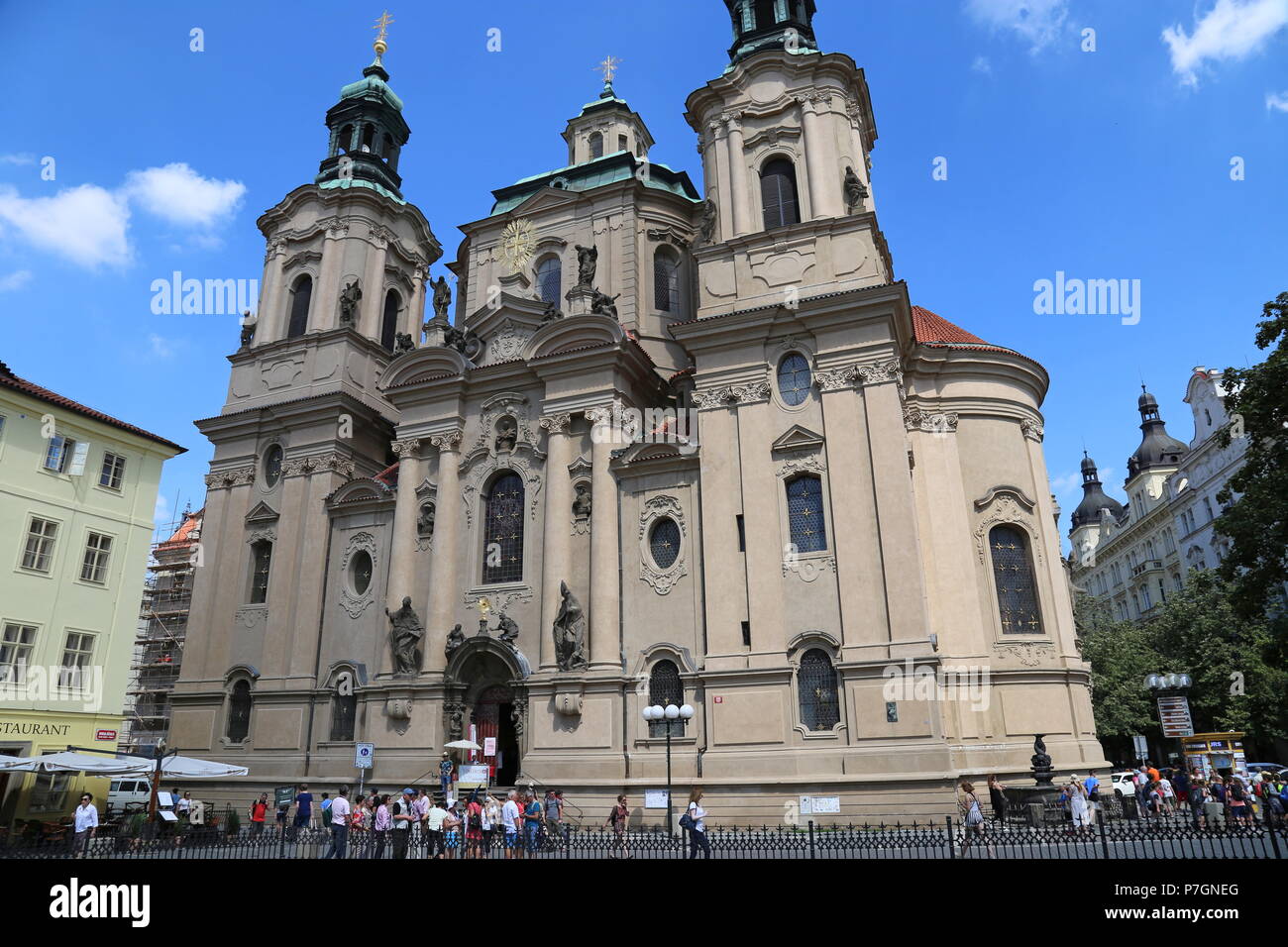 St Nicholas Cathedral, Piazza della Città Vecchia (lato nord), Staré Město (Città Vecchia), Praga Cechia (Repubblica Ceca), Europa Foto Stock