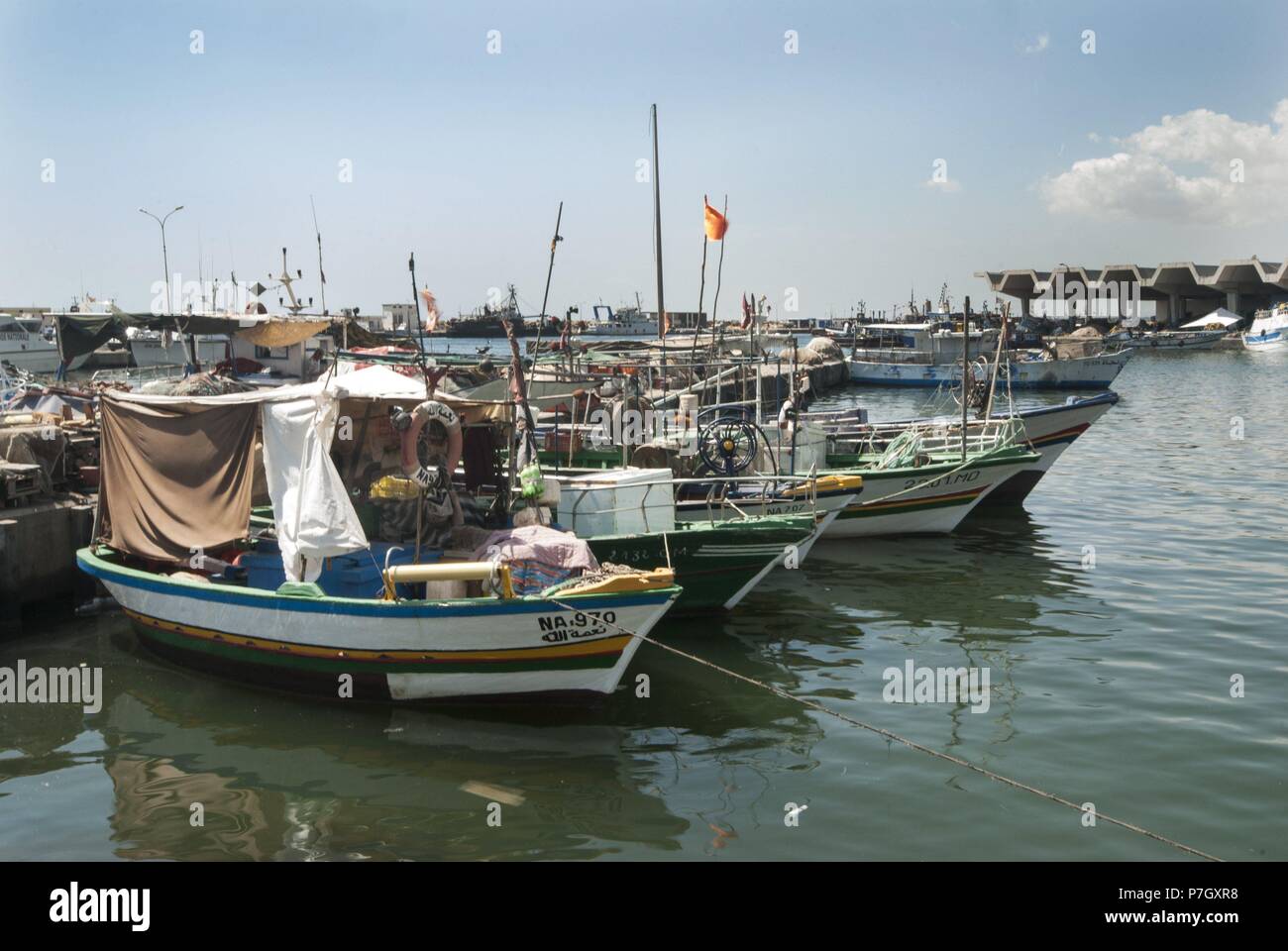Barcos pesqueros en el puerto de isole Pescadores de la ciudad costera de Kélibia (Cabo Bon), Túnez. Foto Stock