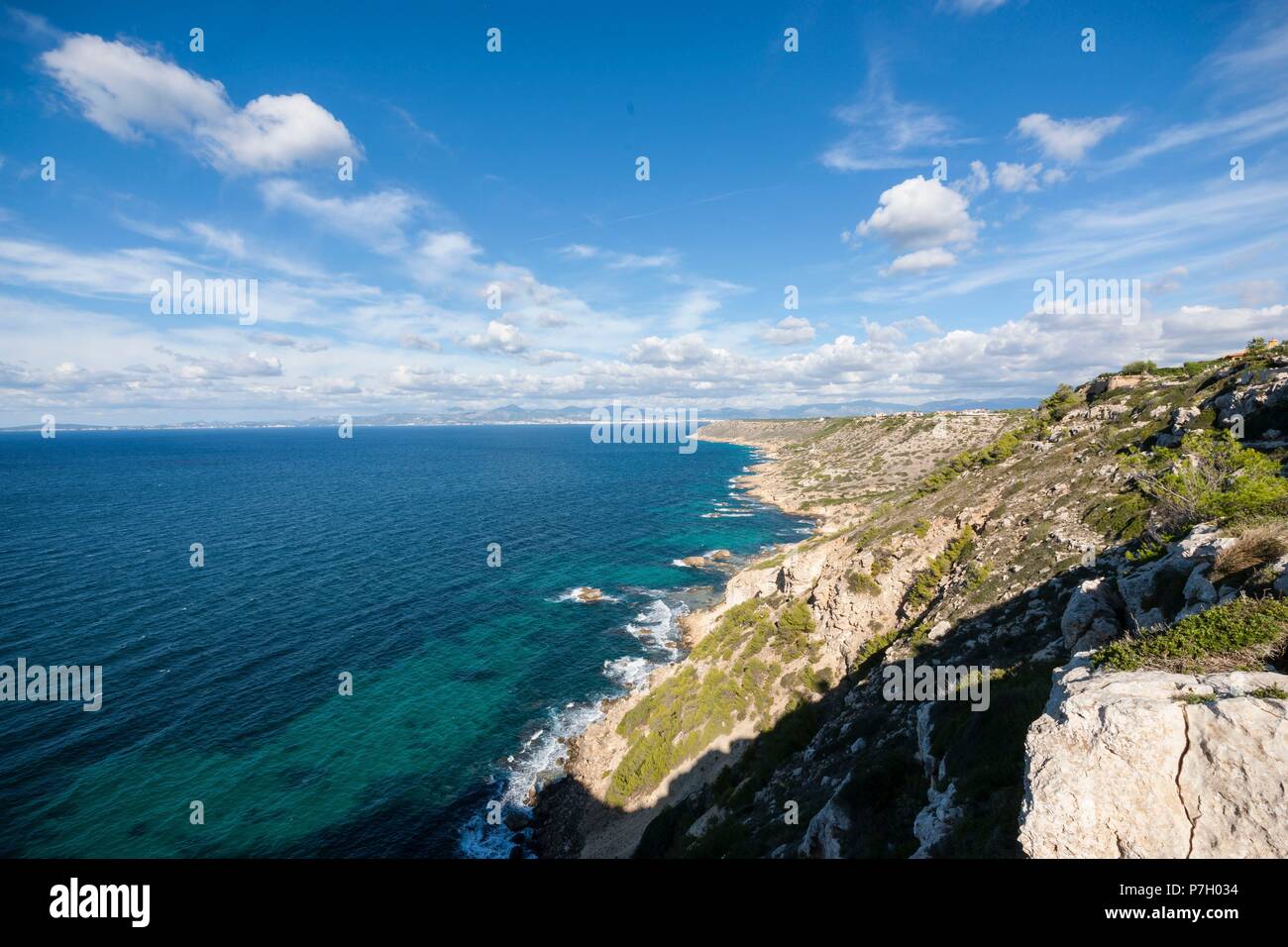 Scogliere di Na Caretes, Llucmajor, baia di Palma di Maiorca, isole Baleari, Spagna. Foto Stock