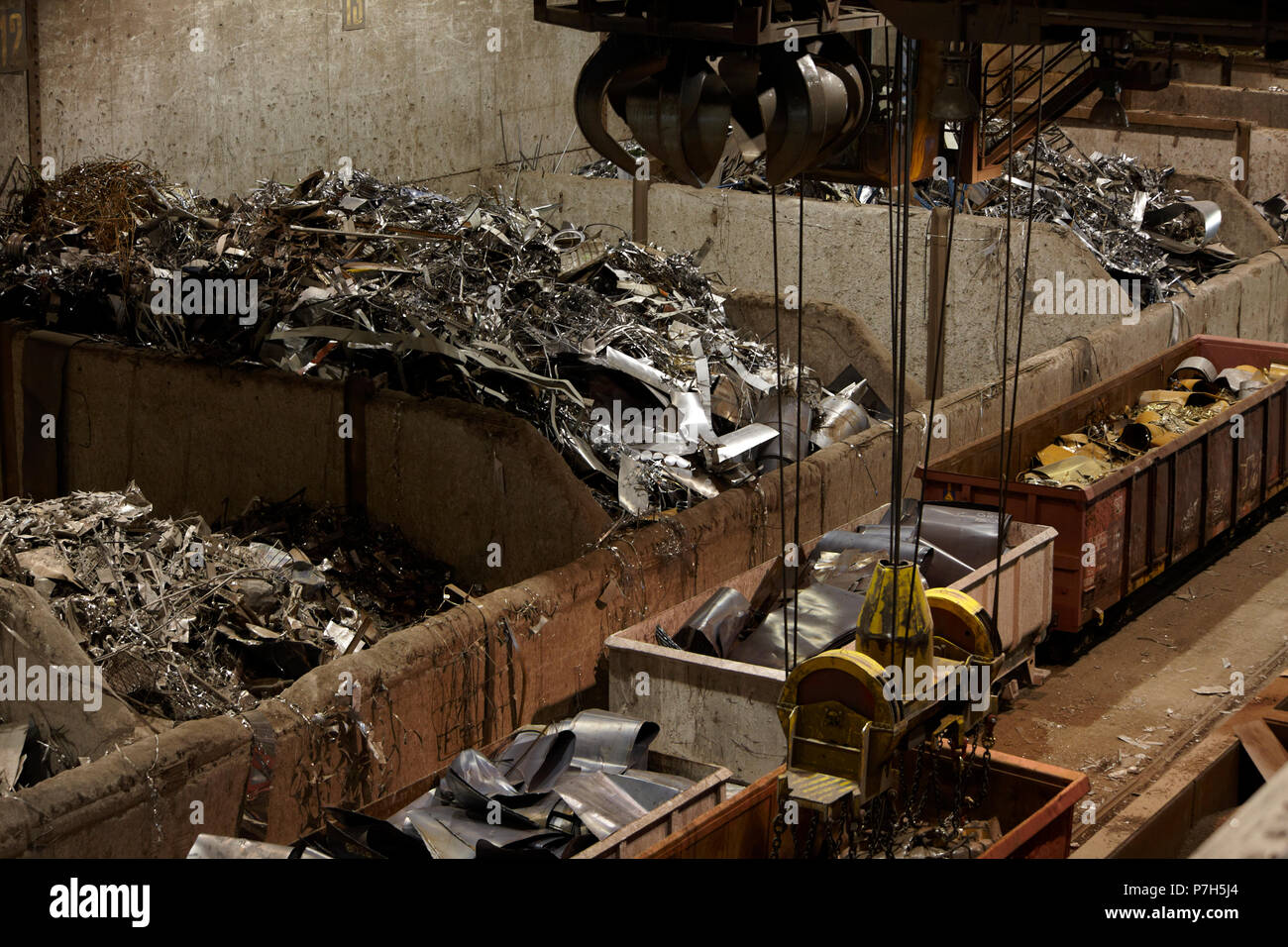 Acciaio inossidabile di rottami in officina in acciaio inox impianto di Krupp Thyssen Nirosta a Bochum. Foto Stock
