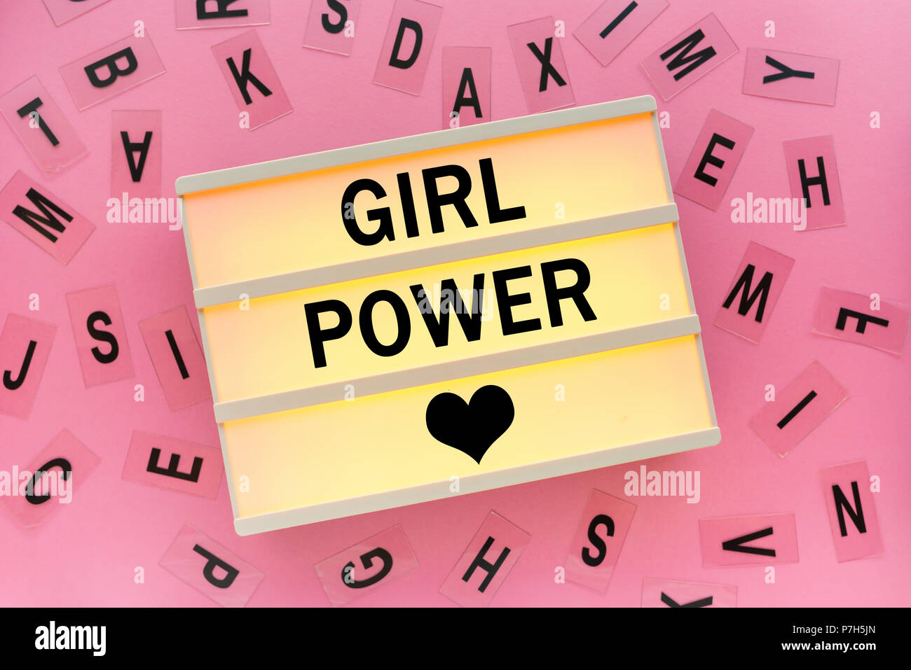 Girl power concetto con il testo su lightbox Foto Stock