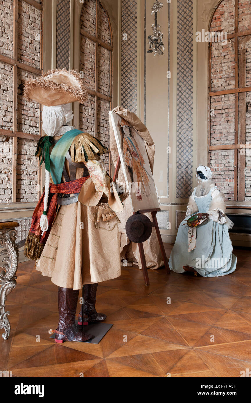 Mannequins indossando la carta del xviii secolo e in stile di abbigliamento sul cavalletto nella Neues Palais Foto Stock