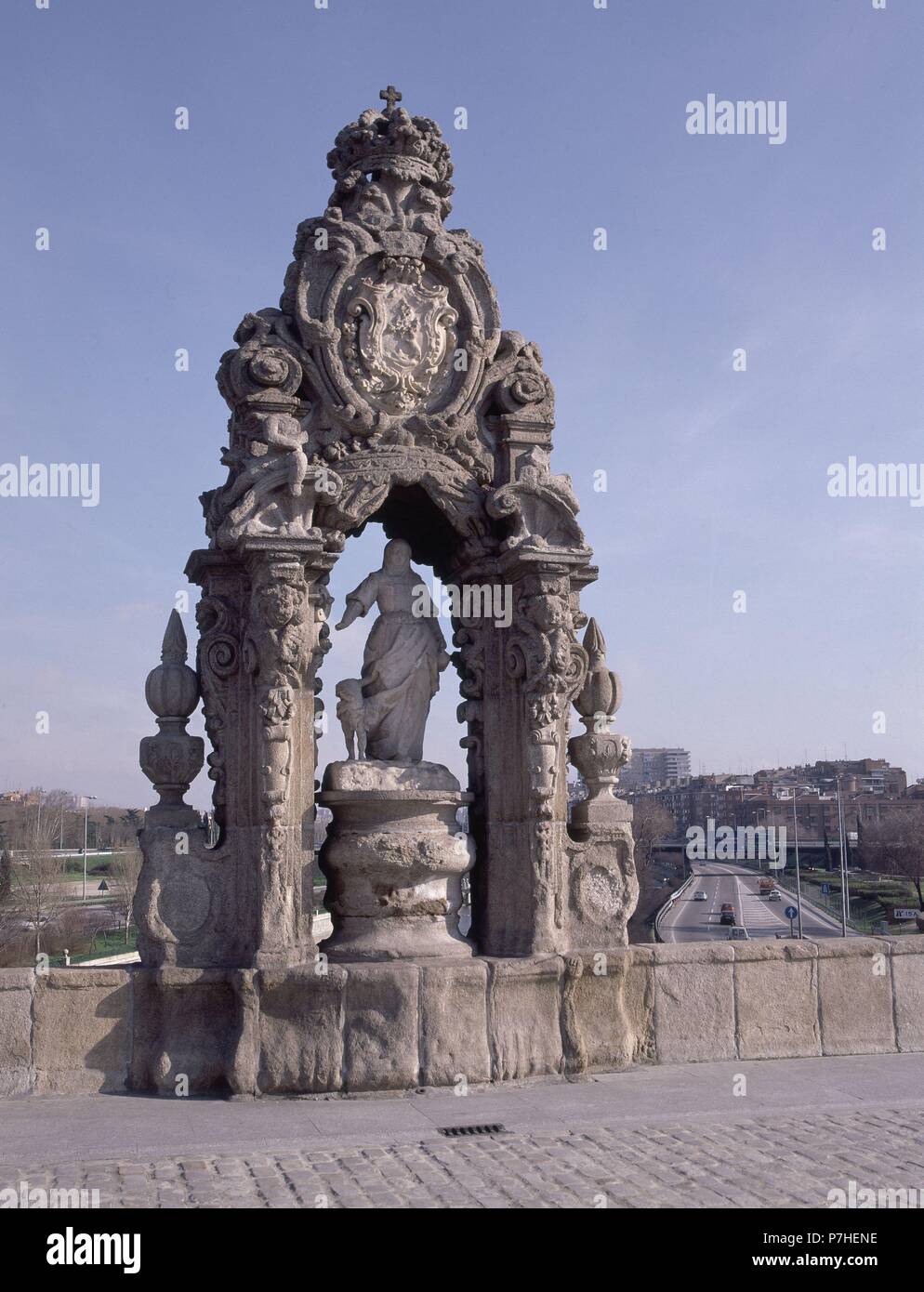 HORNACINA DEDICADA A SANTA MARIA DE LA CABEZA- S XVIII - JUAN RON AUTOR DE LA ESCULTURA. Autore: Pedro de Ribera (1683-1742). Posizione: PUENTE DE TOLEDO, Spagna. Foto Stock