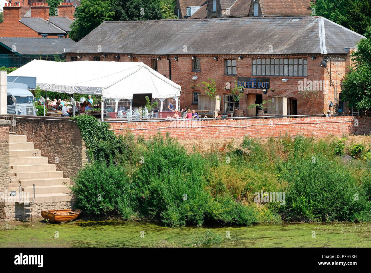 Hereford Herefordshire De Koffie Pot un famoso coffee house e il bar accanto al fiume Wye Foto Stock