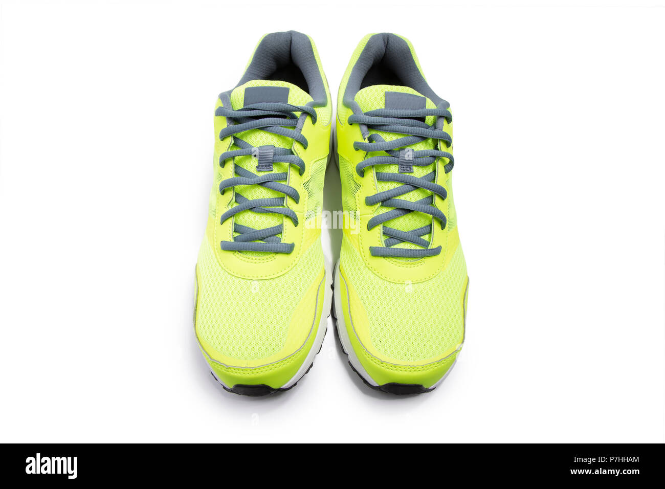 Giallo Sneakers scarpa sportiva su sfondo bianco. Foto Stock