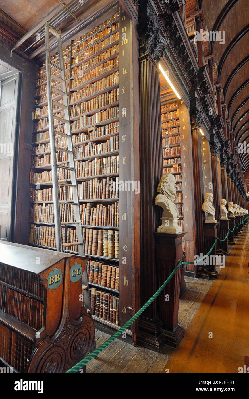 La vecchia libreria del Trinity College di Dublino, Irlanda - Il Libro di Kells 17. 06, 2018 Foto Stock