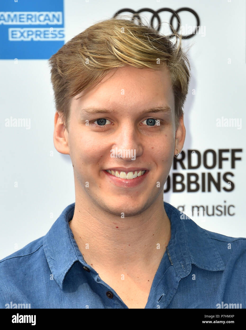 George Ezra frequentando il Nordoff Robbins O2 Silver Clef Awards 2018, tenutosi presso la struttura Grosvenor House Hotel Londra Foto Stock