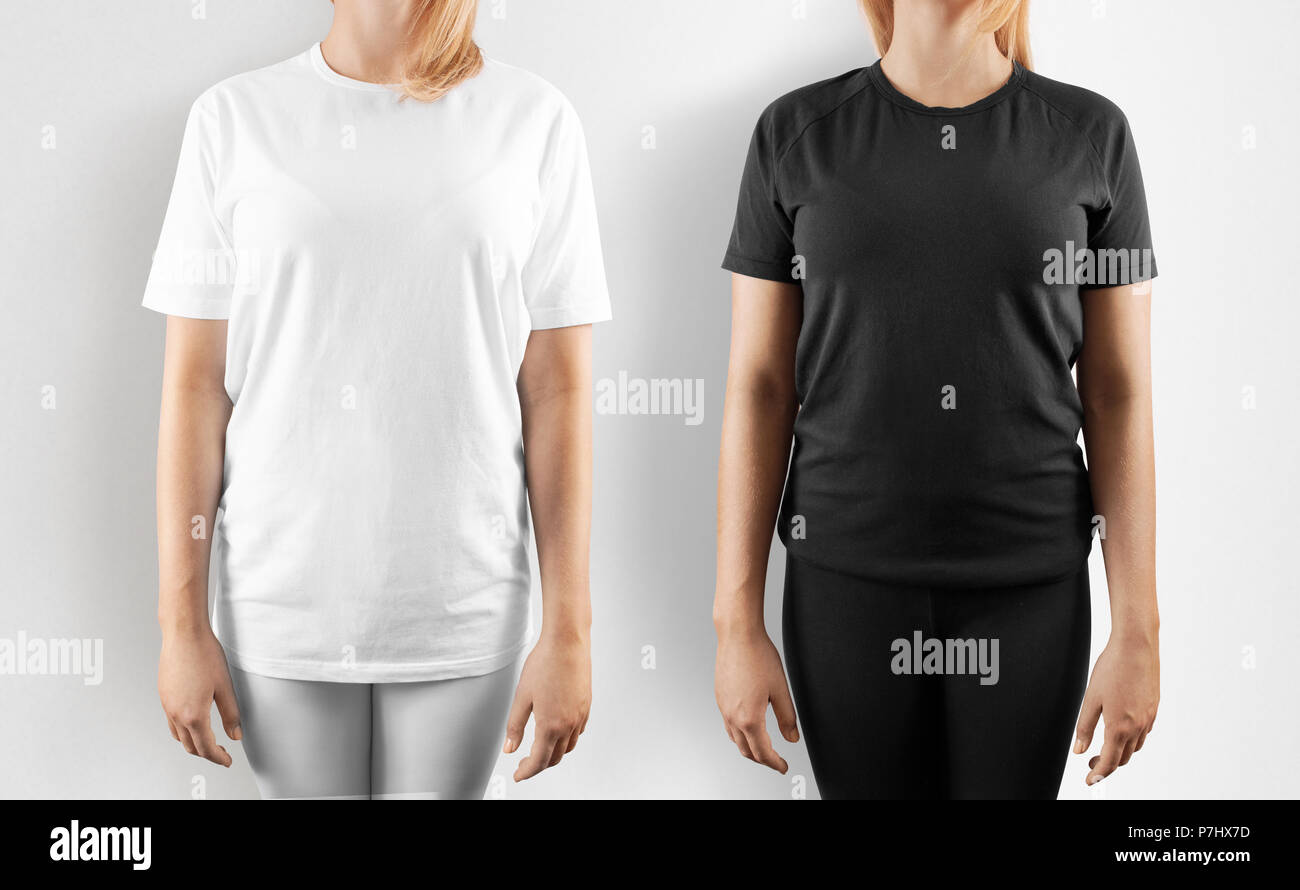 Vuoto in bianco e nero di t-shirt design mockup, isolata. Le donne portano tshirt modello, vista frontale mock up. Vuoti uniformi Abbigliamento singoletto, modello femminile. Pl Foto Stock